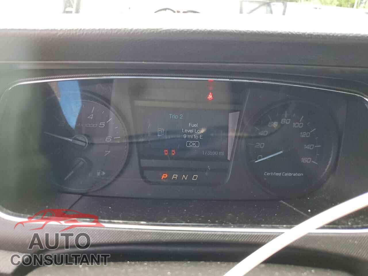 FORD TAURUS 2017 - 1FAHP2MK2HG119893