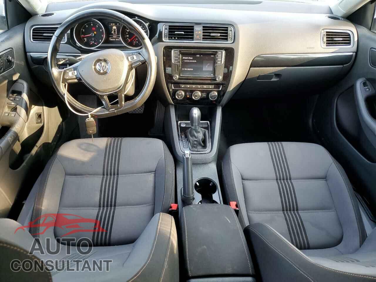 VOLKSWAGEN JETTA 2017 - 3VWDB7AJ6HM406561
