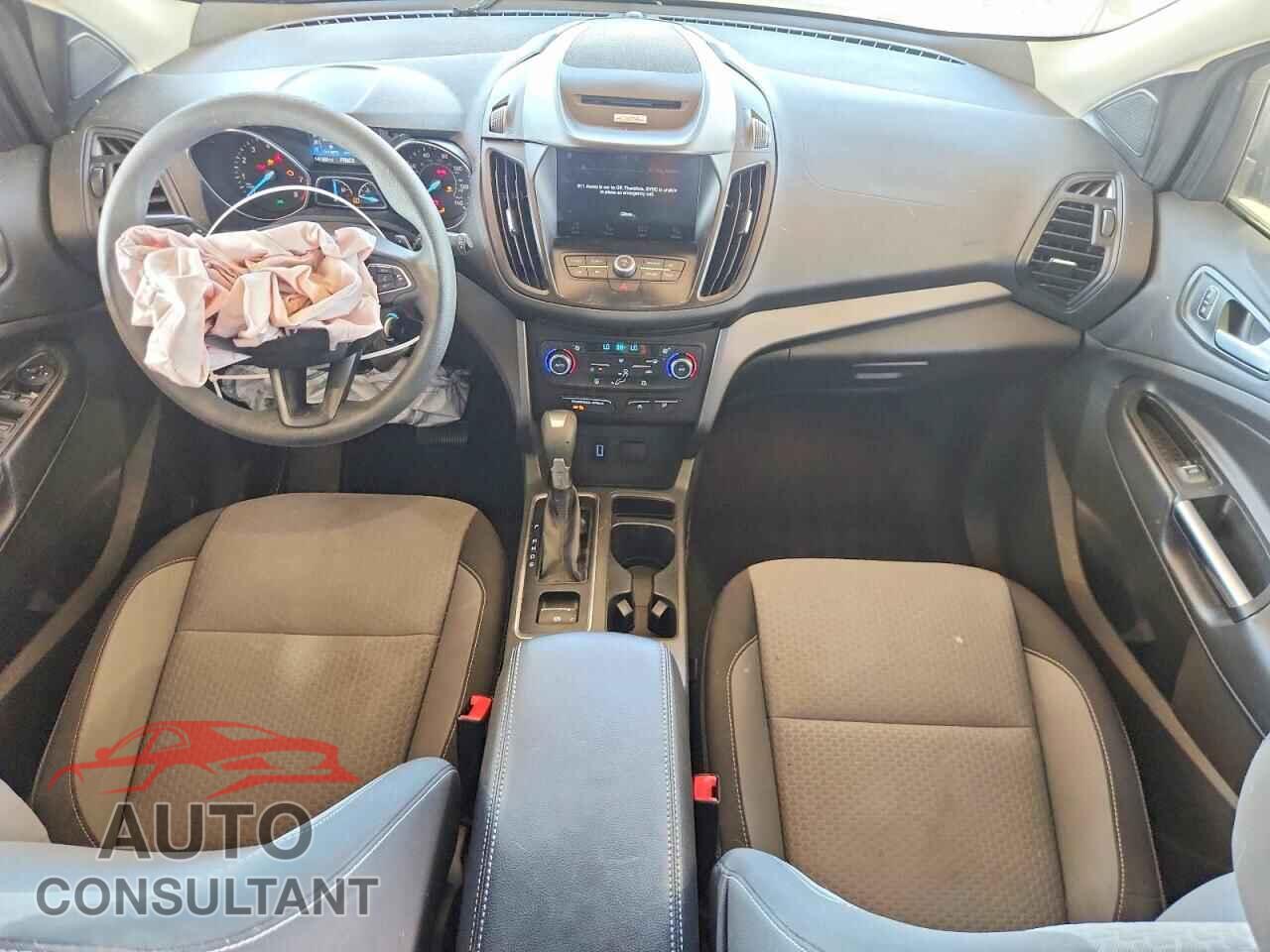 FORD ESCAPE 2017 - 1FMCU0GD0HUC11936