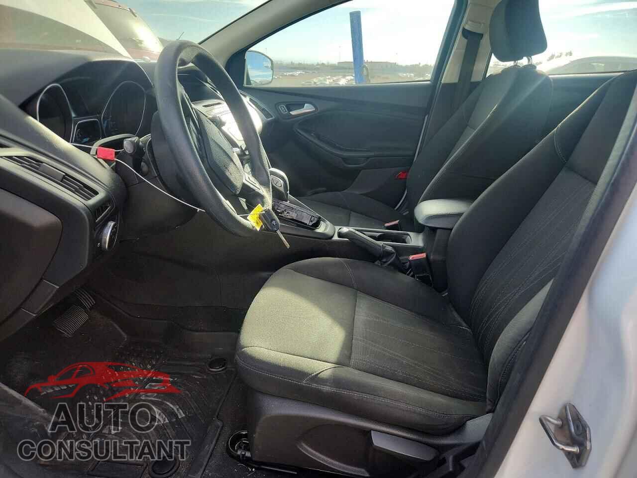 FORD FOCUS 2015 - 1FADP3F2XFL329101