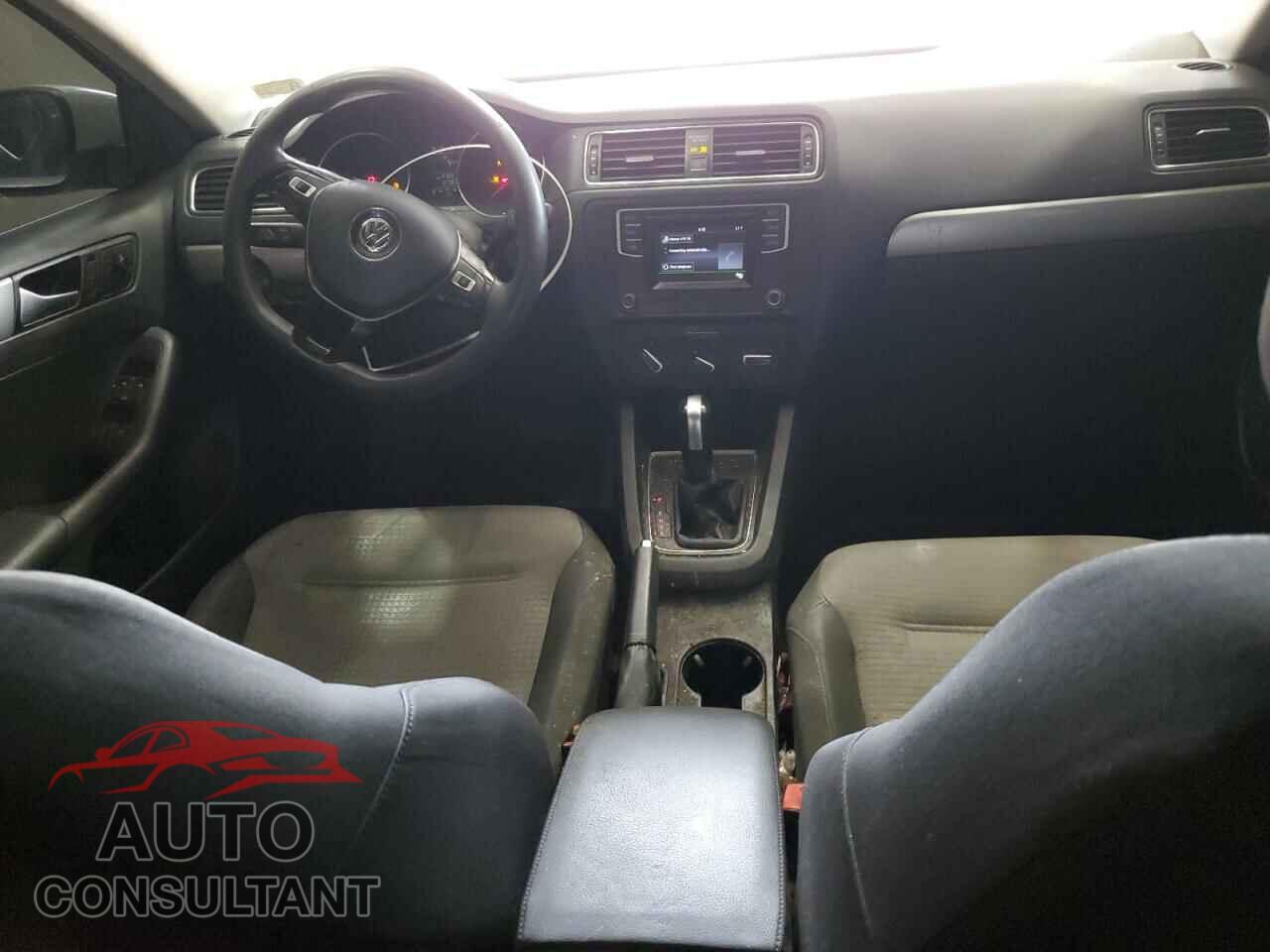 VOLKSWAGEN JETTA 2017 - 3VW2B7AJ7HM334390