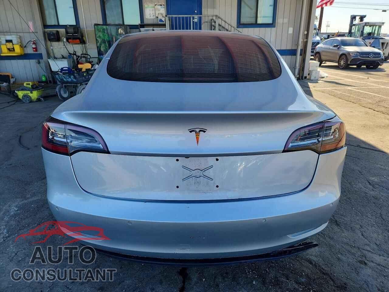 TESLA MODEL 3 2018 - 5YJ3E1EA0JF007037
