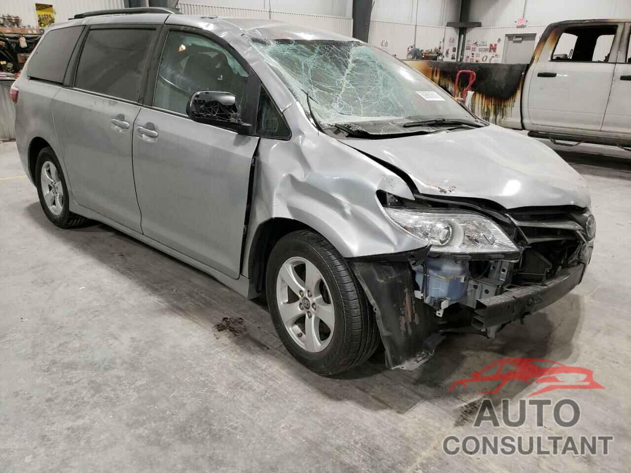 TOYOTA SIENNA 2018 - 5TDKZ3DC9JS947976