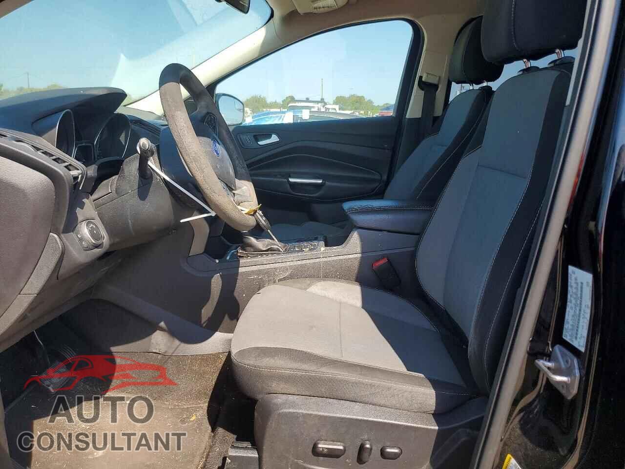 FORD ESCAPE 2017 - 1FMCU0GDXHUD76263