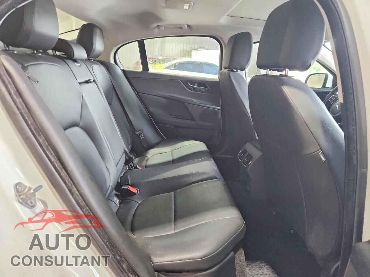 JAGUAR XE 2017 - SAJAJ4BV5HA975733