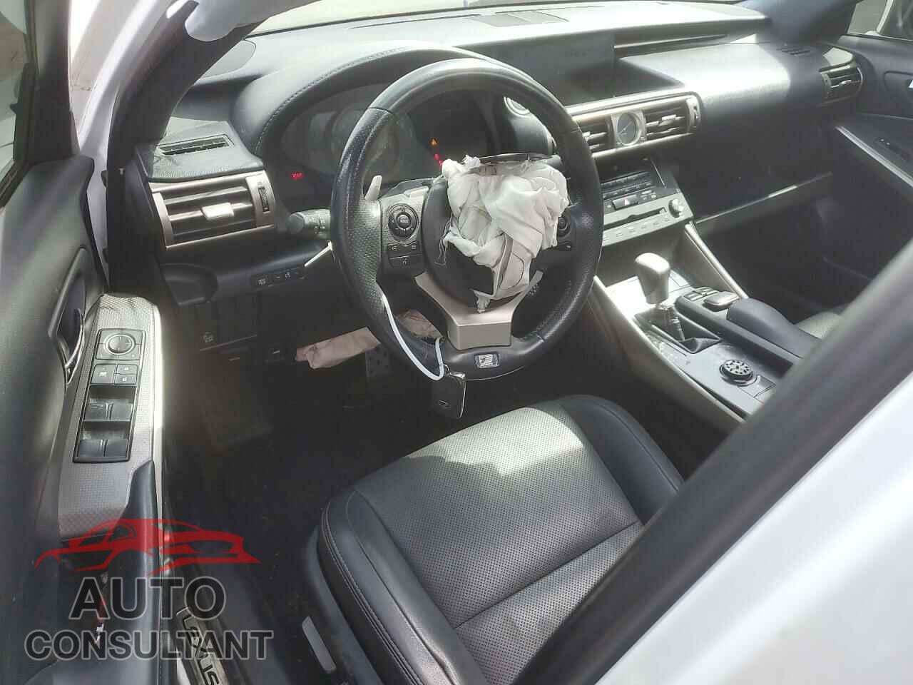 LEXUS IS 2014 - JTHBE1D23E5008680