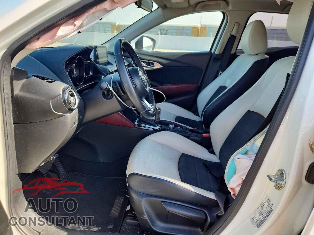 MAZDA CX-3 2018 - JM1DKDD77J0321528