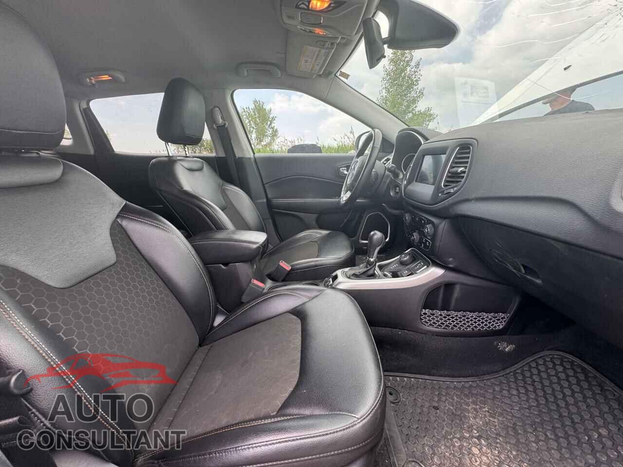 JEEP COMPASS 2021 - 3C4NJDBB4MT588325