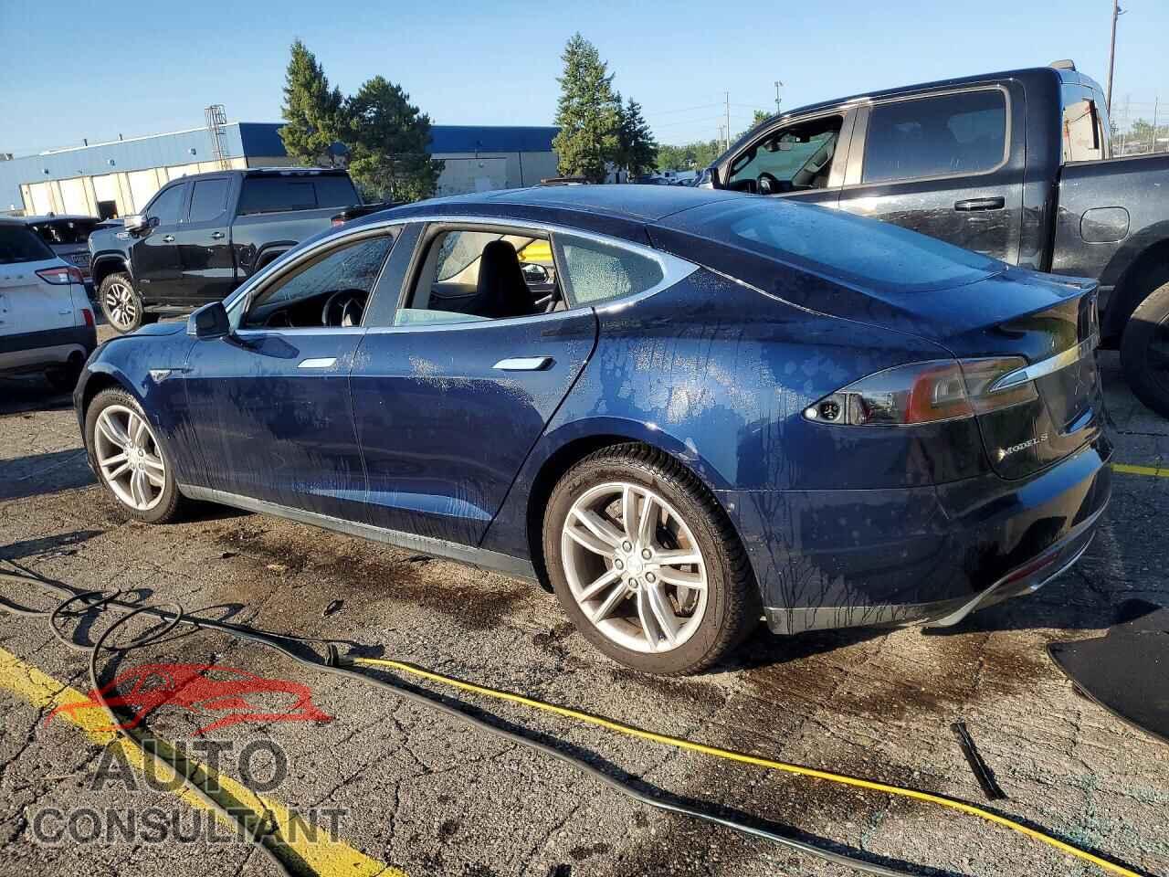 TESLA MODEL S 2013 - 5YJSA1DN8DFP21126