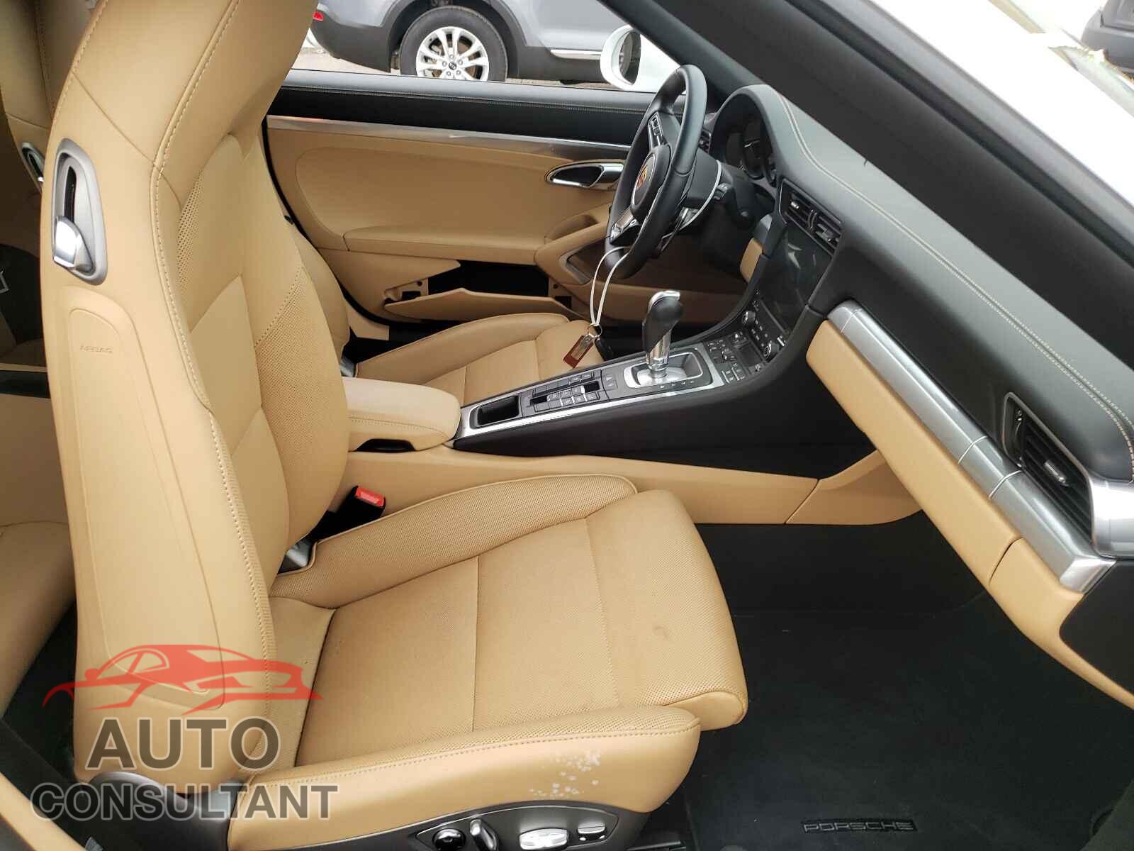 PORSCHE 911 2018 - WP0CB2A98JS147785