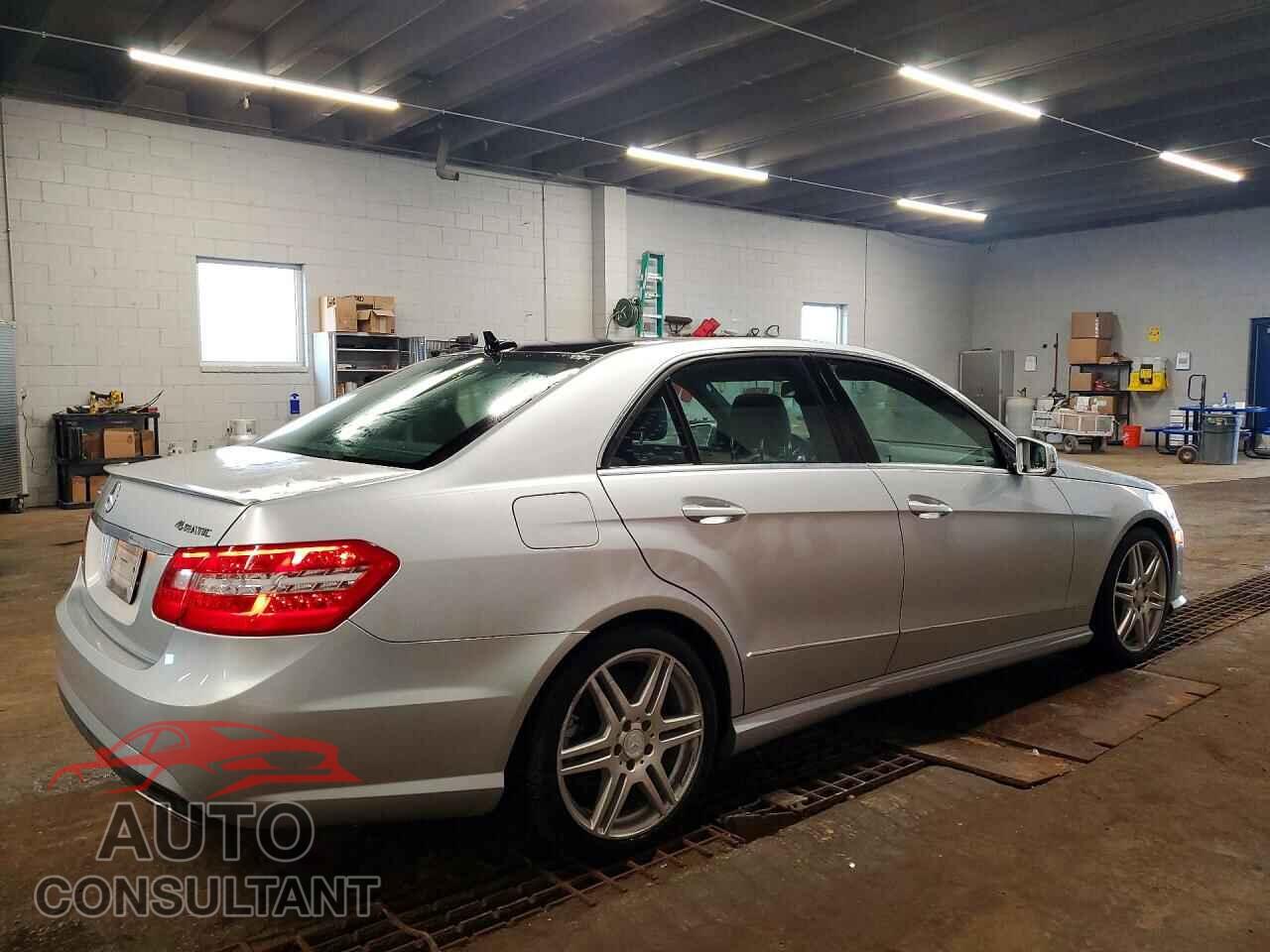 MERCEDES-BENZ E-CLASS 2011 - WDDHF8HB4BA301072