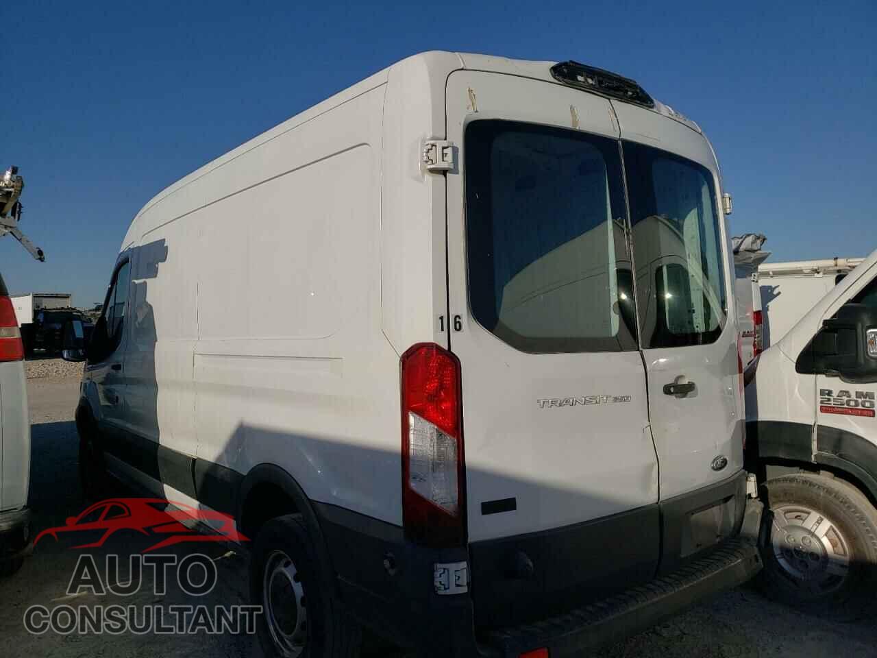 FORD TRANSIT 2018 - 1FTYR2CM6JKA56694