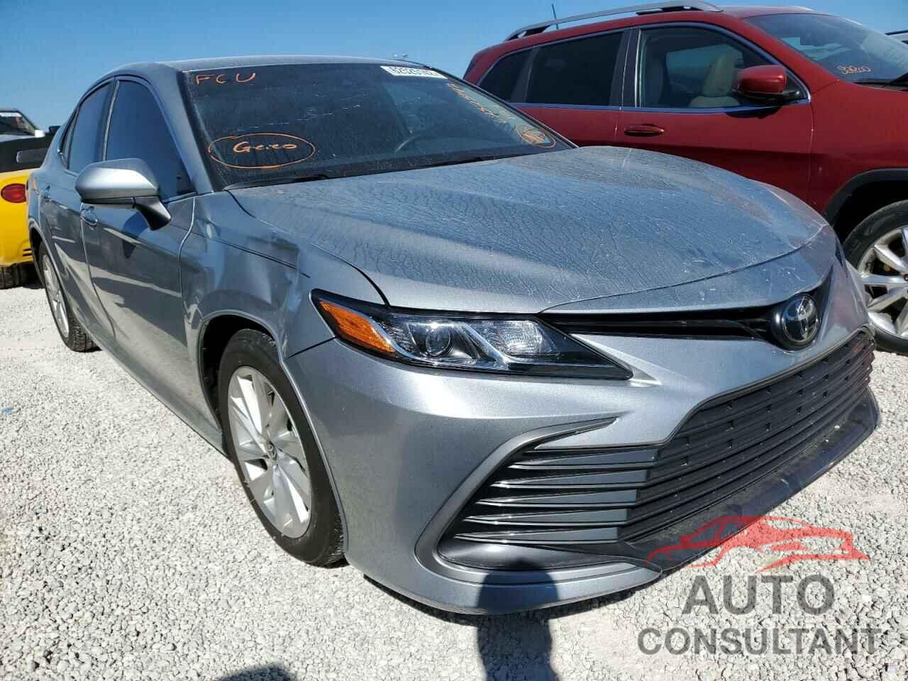 TOYOTA CAMRY 2022 - 4T1C11AK5NU064448
