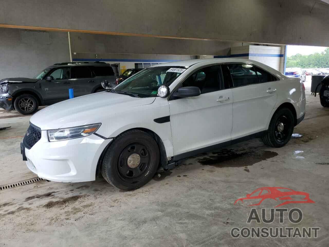 FORD TAURUS 2017 - 1FAHP2L82HG143651
