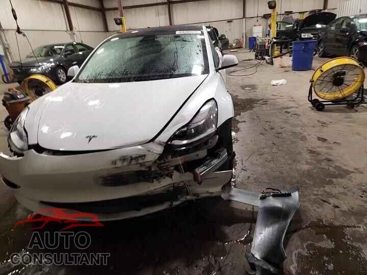 TESLA MODEL 3 2021 - 5YJ3E1EA5MF977499
