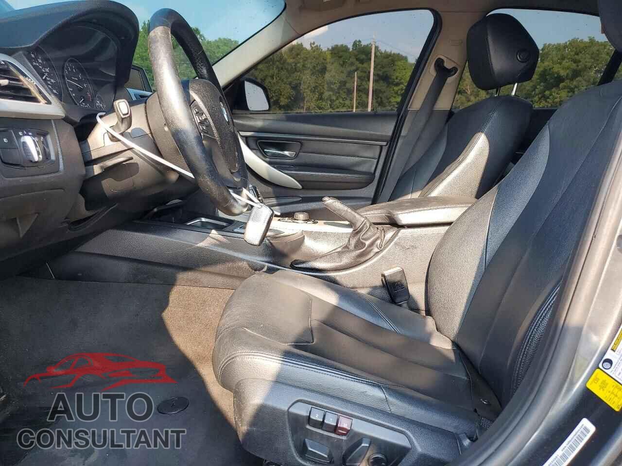 BMW 3 SERIES 2013 - WBA3C1G53DNR45185