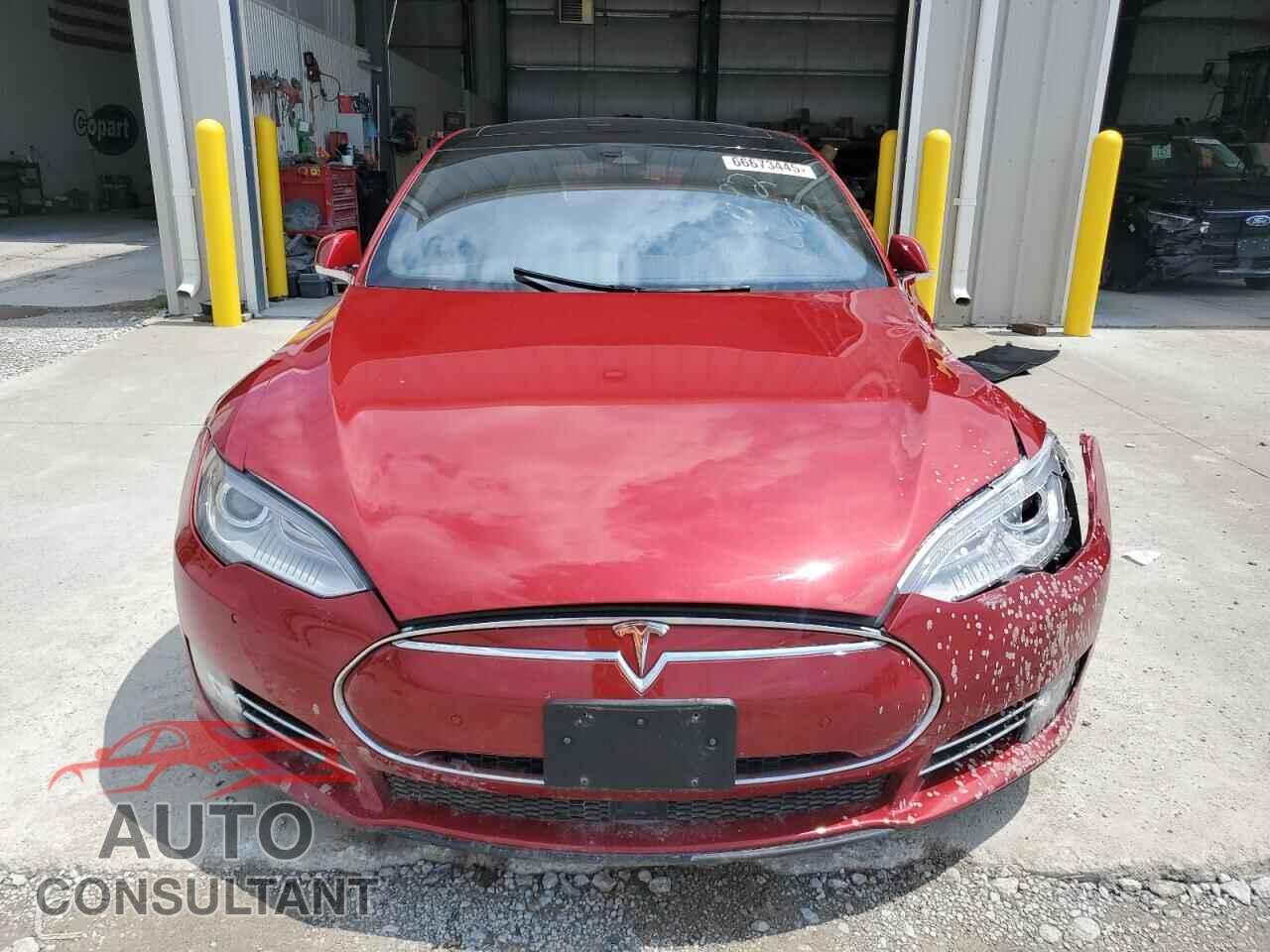 TESLA MODEL S 2015 - 5YJSA1E45FF111824