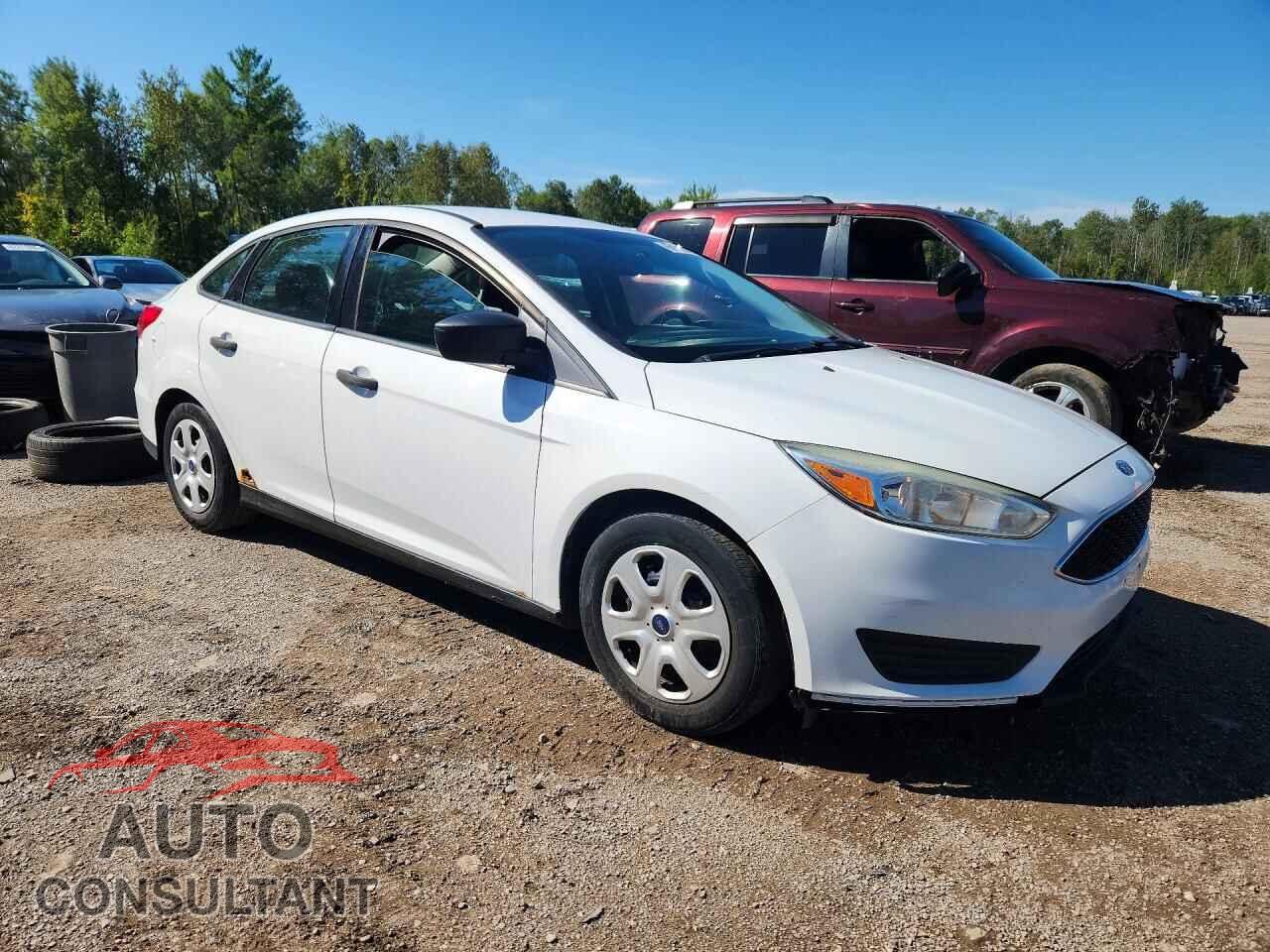 FORD FOCUS 2015 - 1FADP3E20FL309747