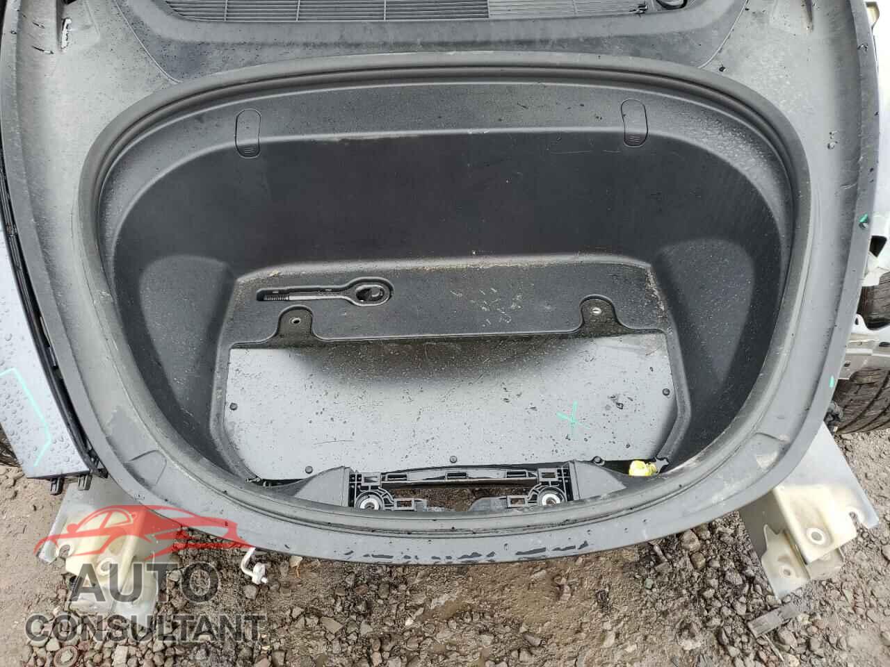TESLA MODEL 3 2018 - 5YJ3E1EB8JF064076