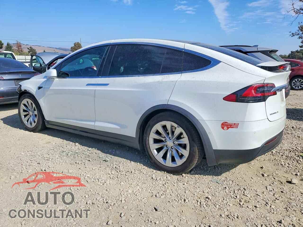 TESLA MODEL X 2016 - 5YJXCBE21GF033662
