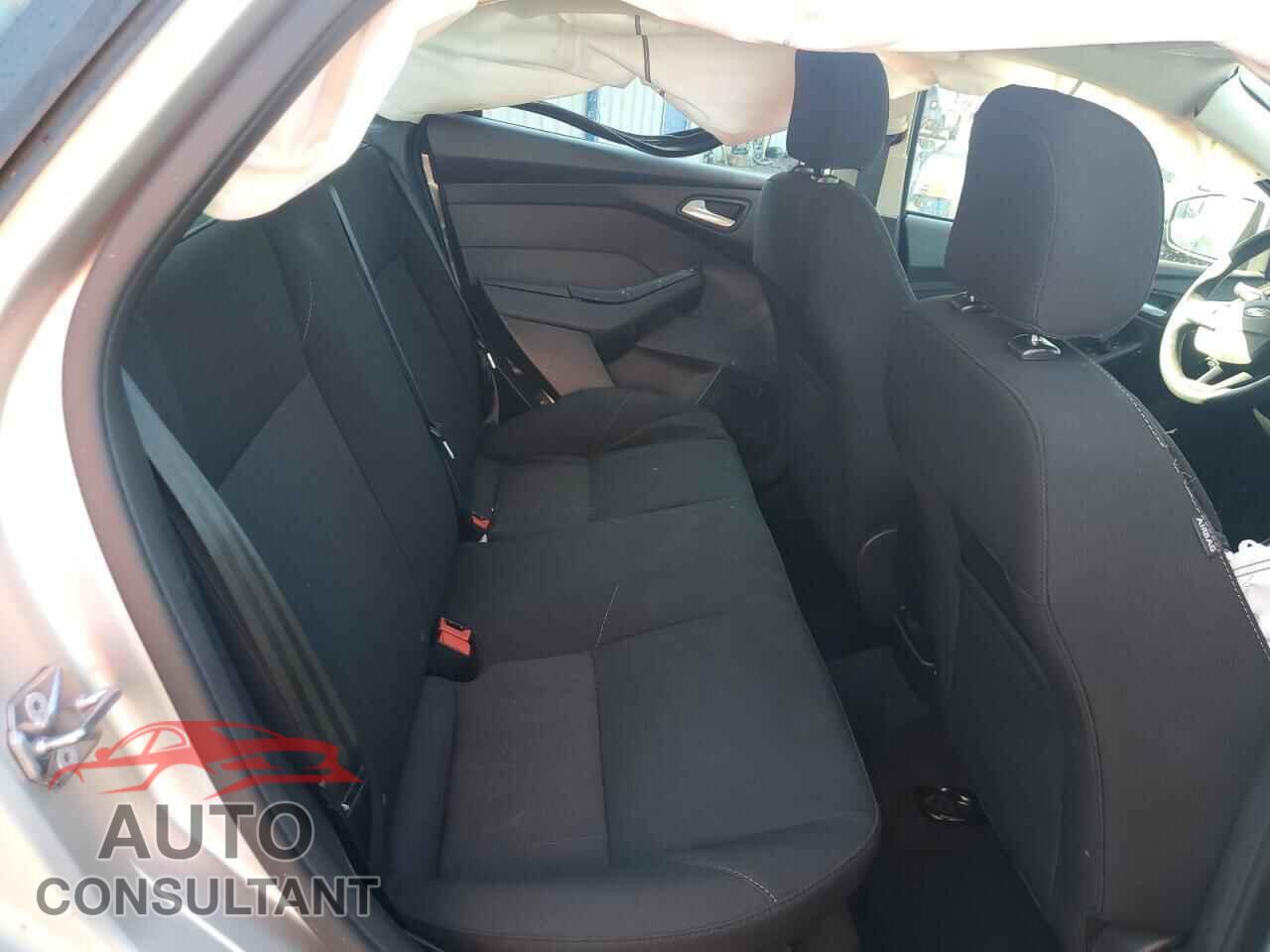 FORD FOCUS 2017 - 1FADP3F29HL315452
