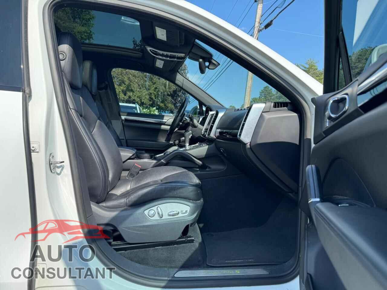 PORSCHE CAYENNE 2017 - WP1AE2A27HLA74767