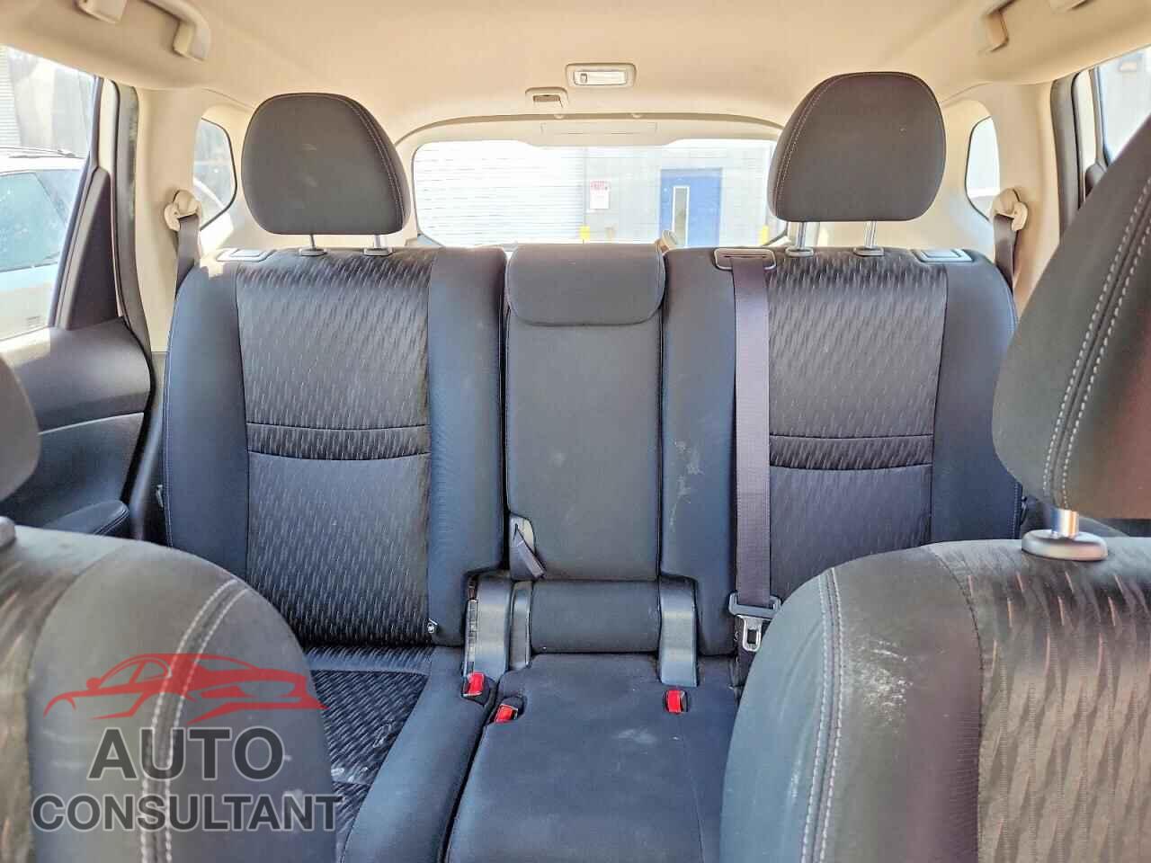 NISSAN ROGUE 2017 - KNMAT2MT2HP569477