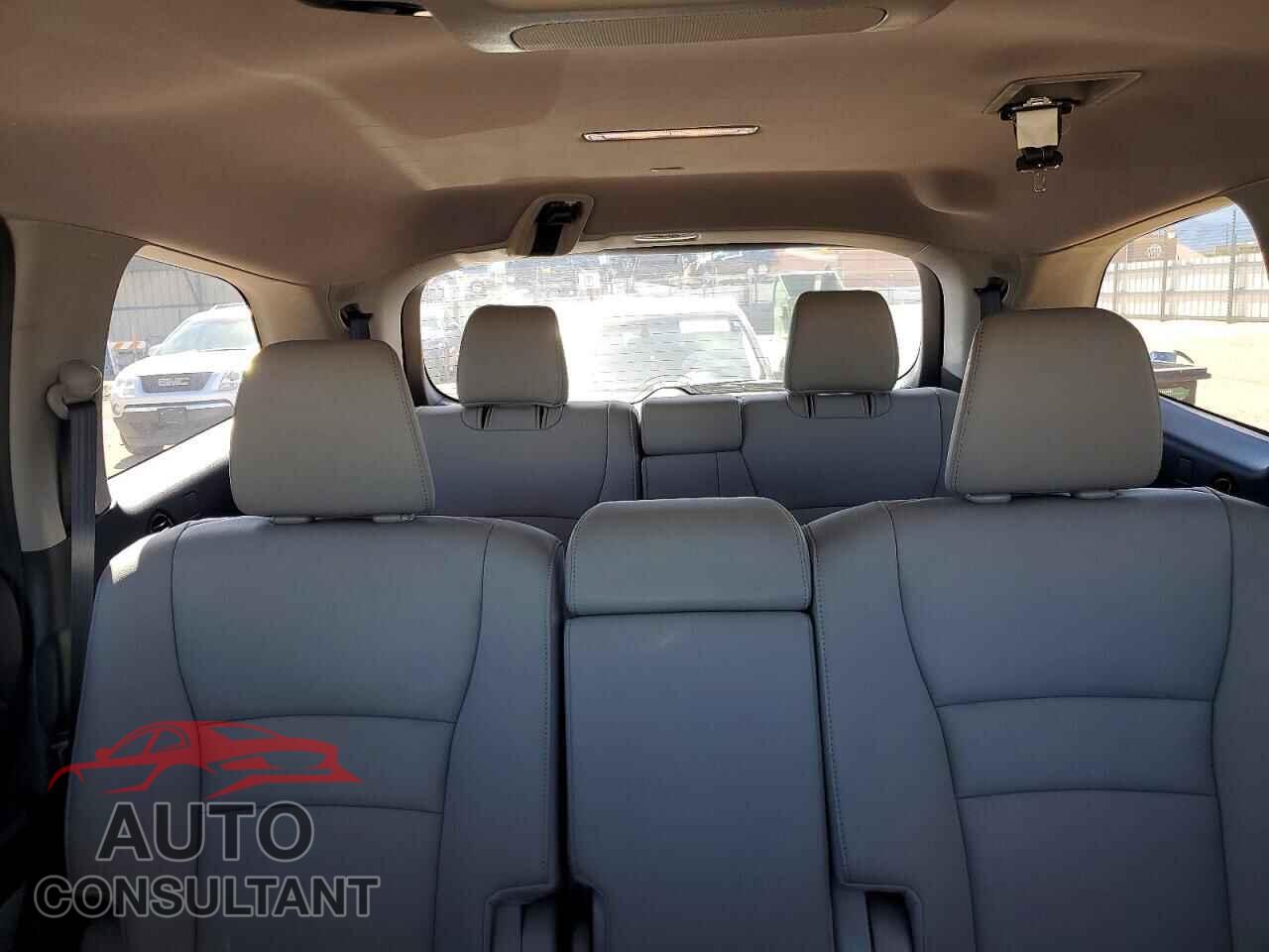 HONDA PILOT 2019 - 5FNYF6H97KB088556