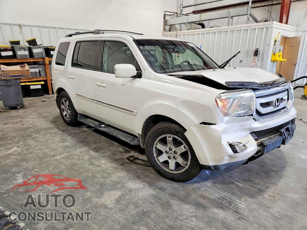 HONDA PILOT 2011 - 5FNYF4H90BB010916