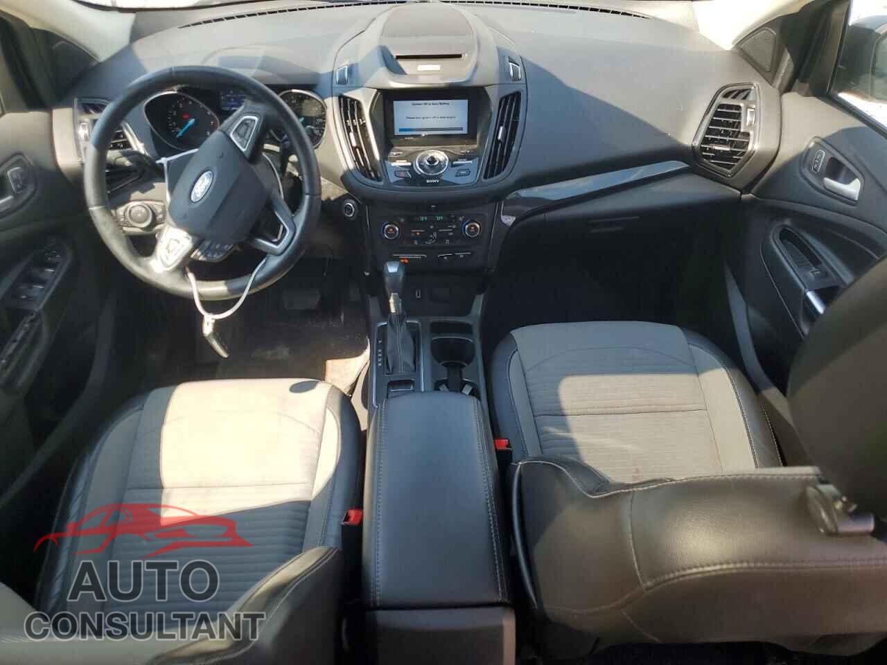 FORD ESCAPE 2017 - 1FMCU9JD1HUC77294