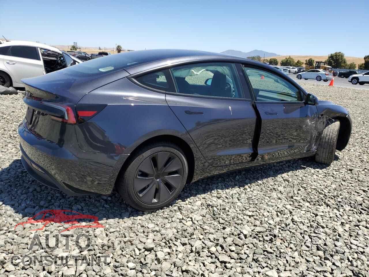 TESLA MODEL 3 2026 - 5YJ3E1EA7TF155379