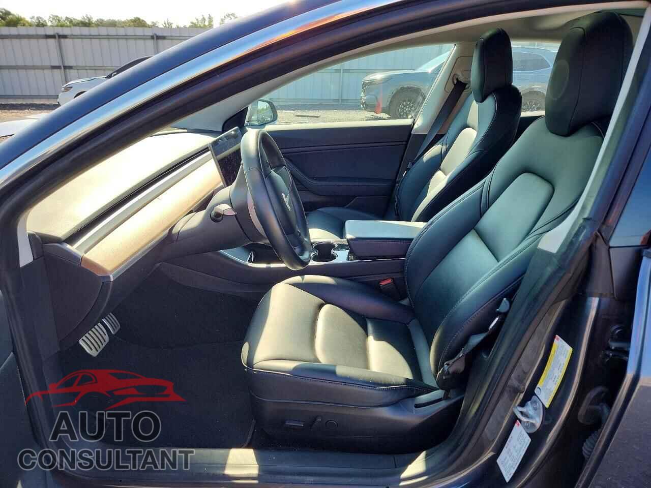 TESLA MODEL 3 2018 - 5YJ3E1EB7JF151371