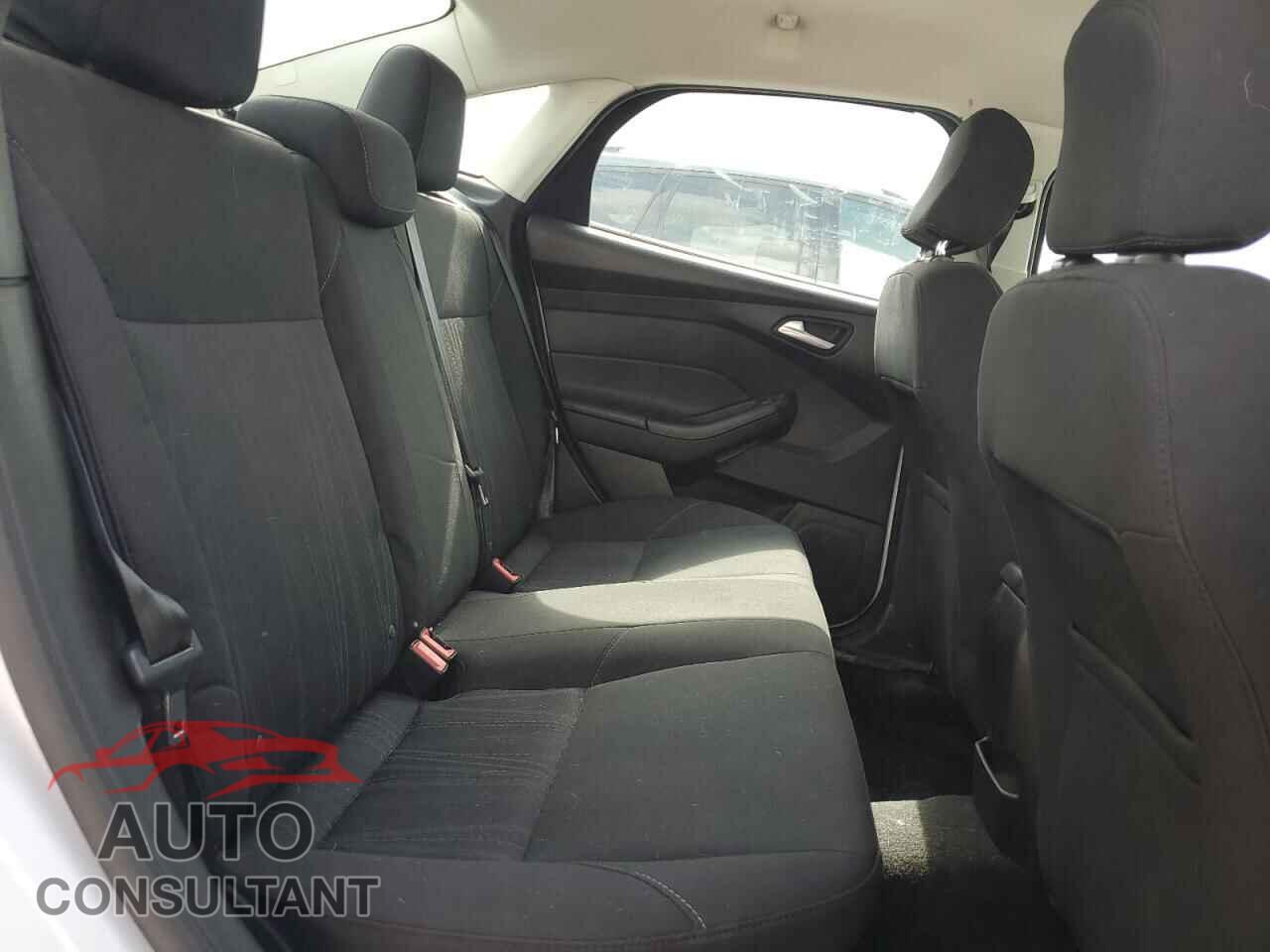 FORD FOCUS 2016 - 1FADP3F26GL378507