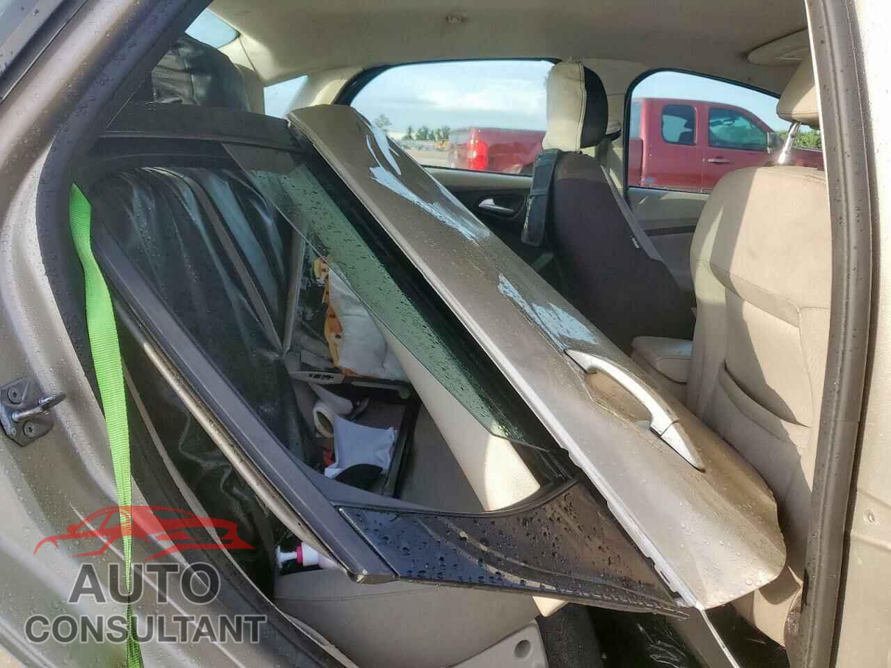 FORD FOCUS 2017 - 1FADP3F22HL274842