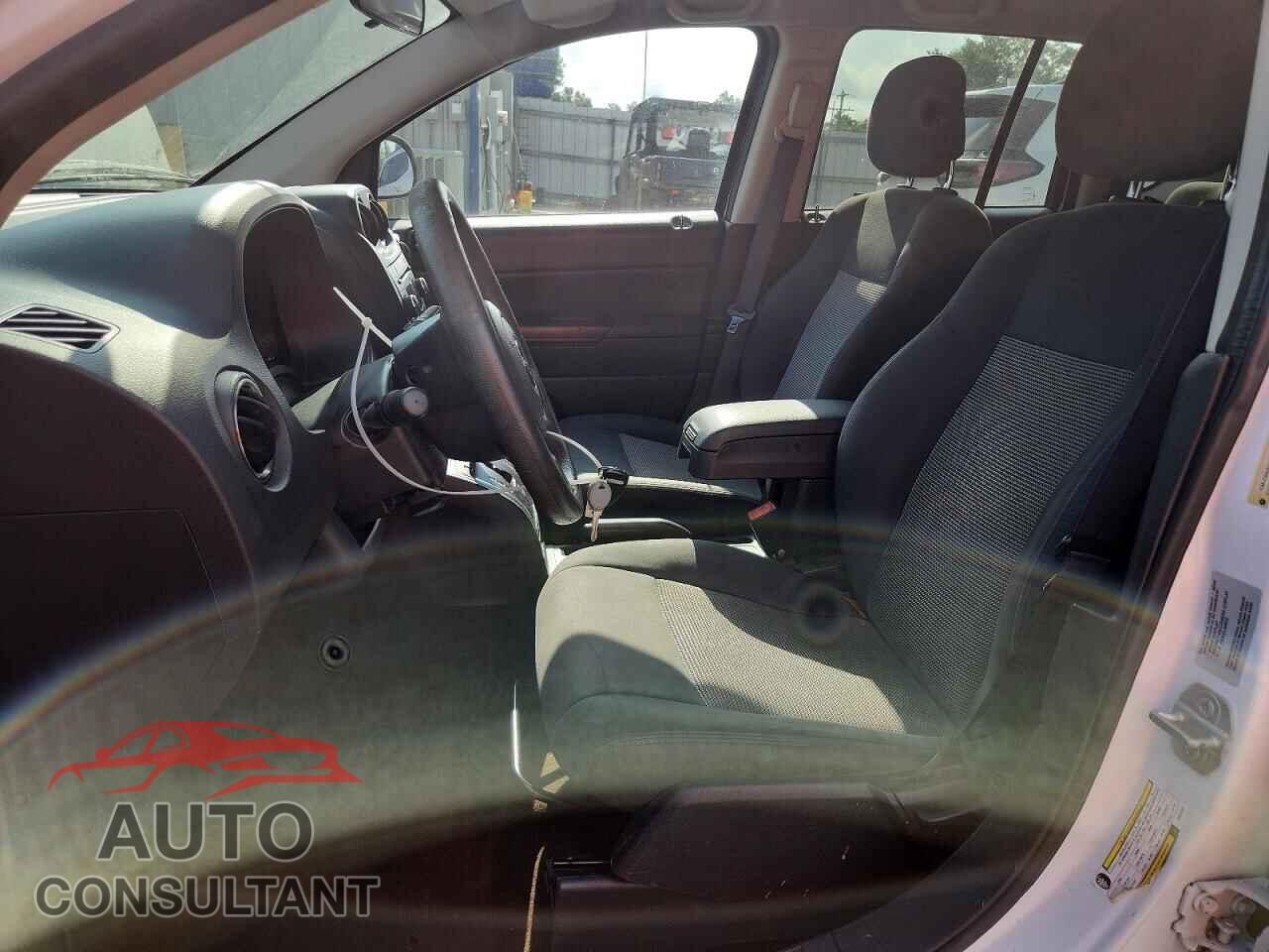 JEEP COMPASS 2015 - 1C4NJCBA2FD318181