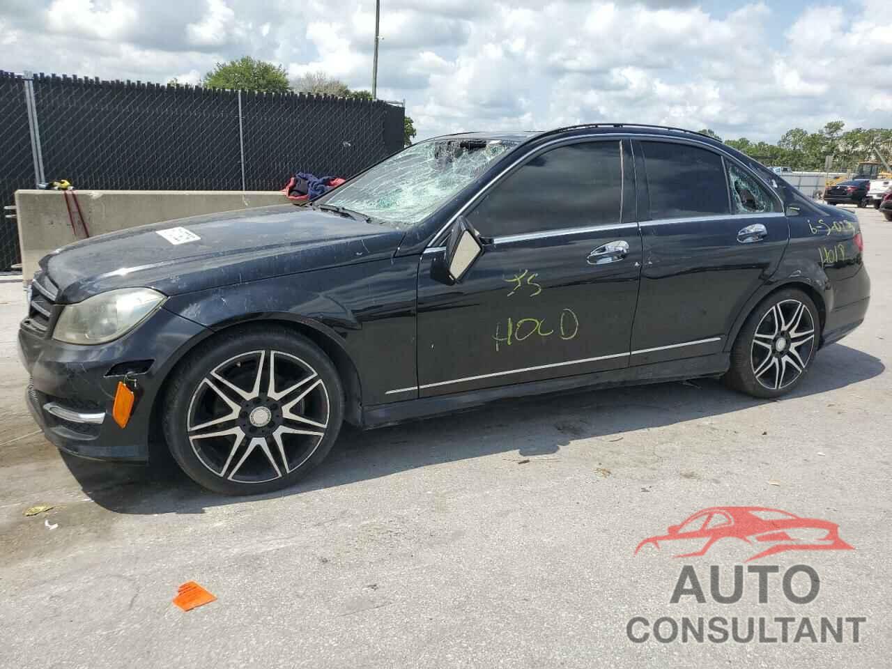 MERCEDES-BENZ C-CLASS 2014 - WDDGF4HB5EG240448