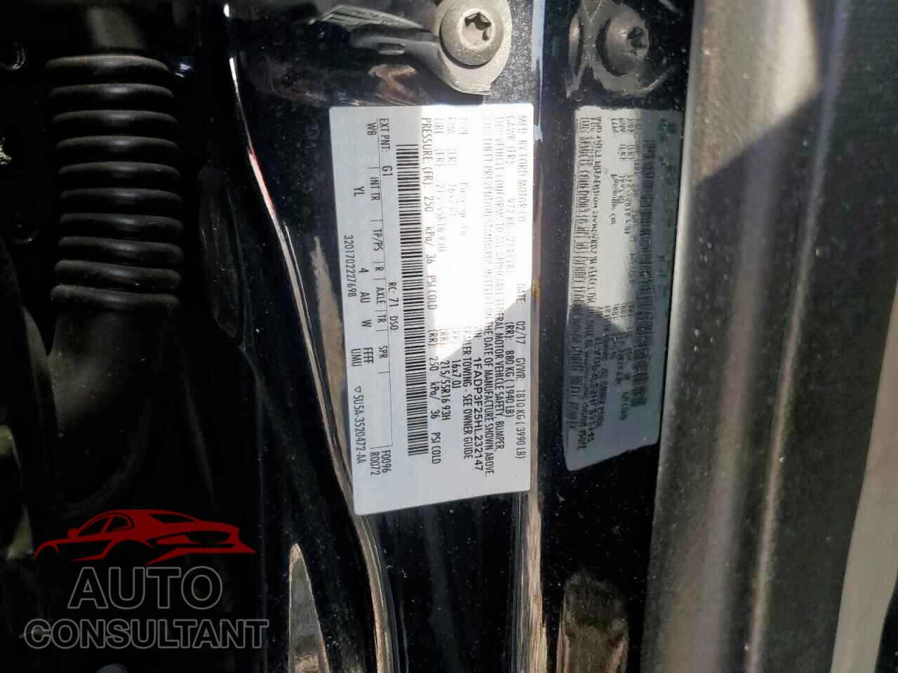 FORD FOCUS 2017 - 1FADP3F25HL232147