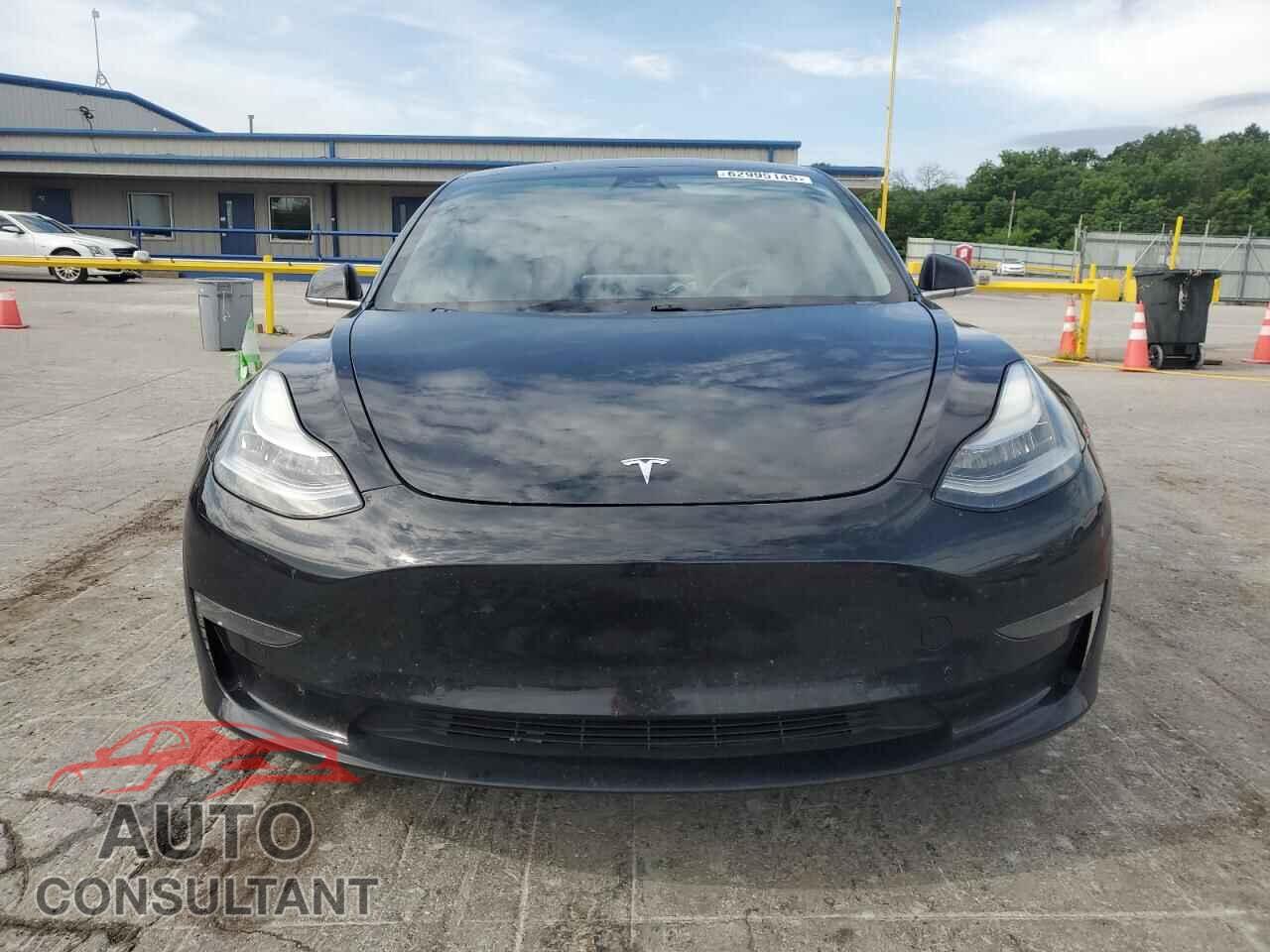TESLA MODEL 3 2019 - 5YJ3E1EB8KF438686