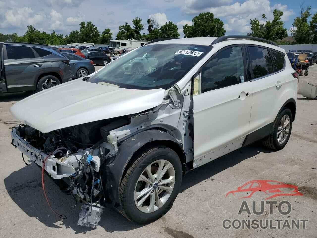 FORD ESCAPE 2018 - 1FMCU0GD0JUB42879