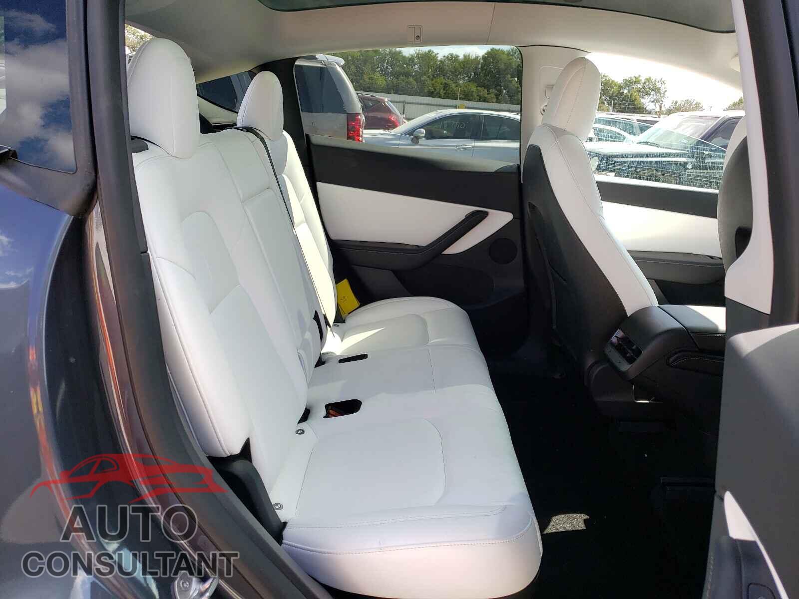 TESLA MODEL Y 2021 - 5YJYGDEE2MF228504
