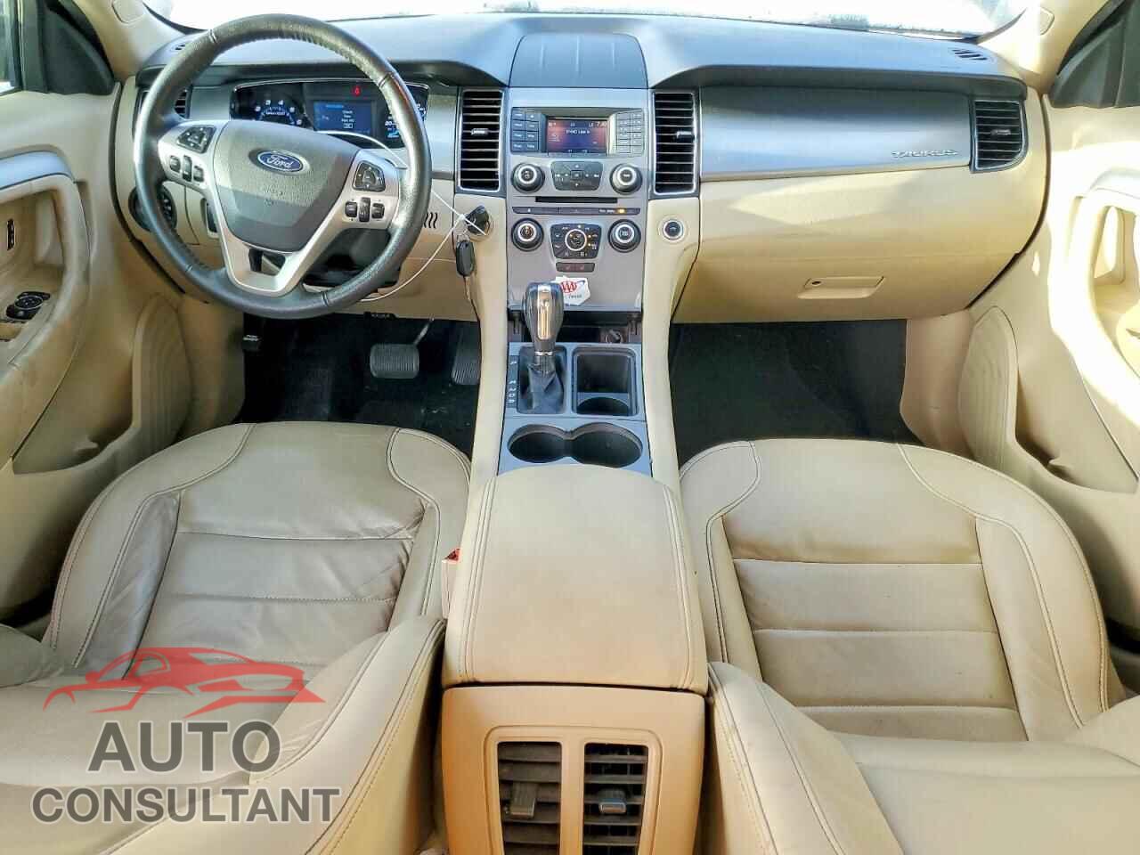 FORD TAURUS 2019 - 1FAHP2E86KG105716