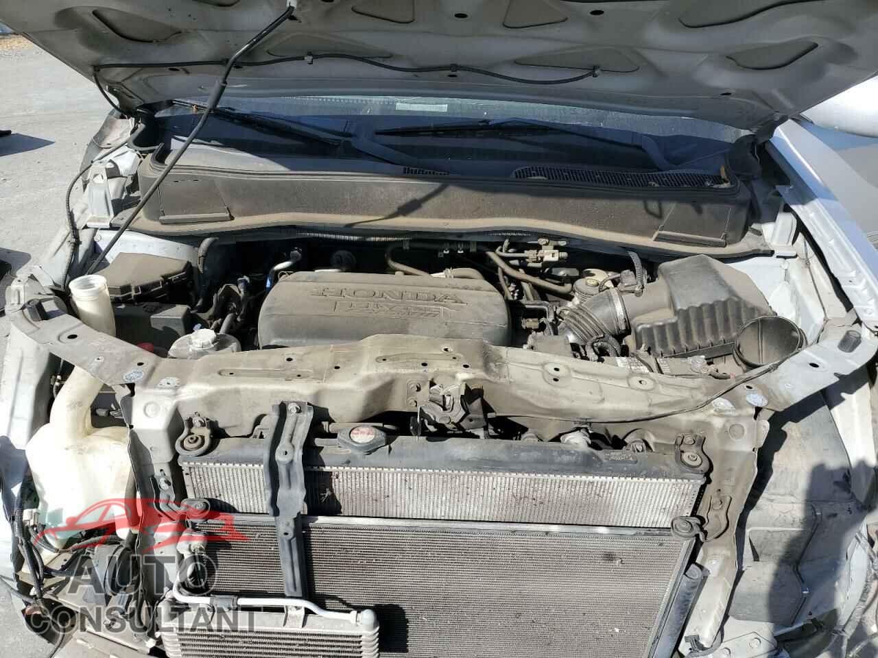 HONDA PILOT 2011 - 5FNYF4H98BB013577