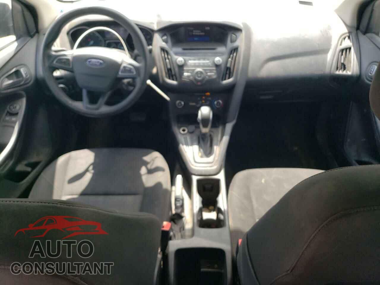 FORD FOCUS 2015 - 1FADP3E20FL311465