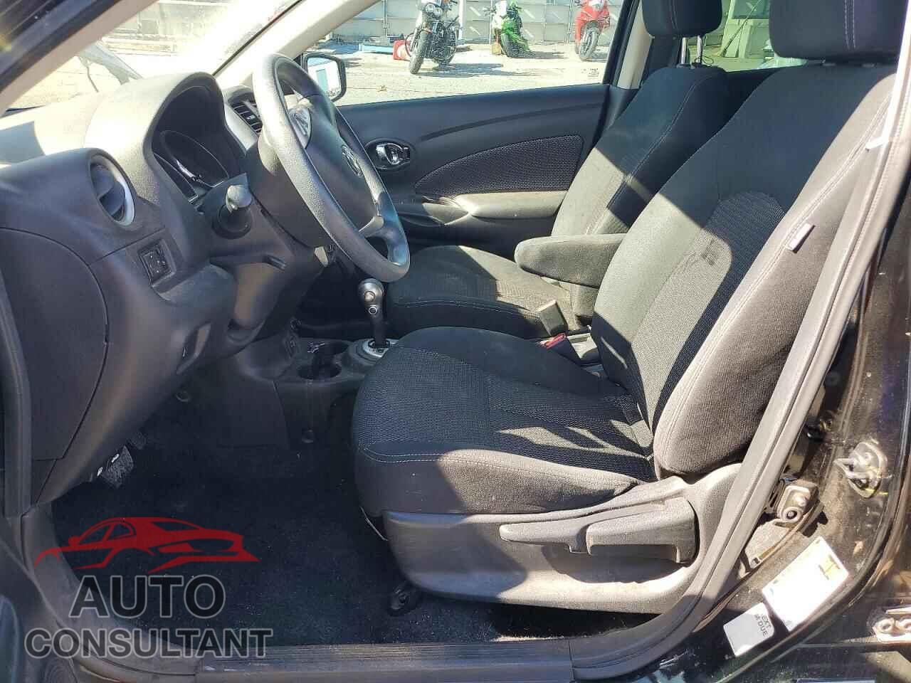 NISSAN VERSA SV 2019 - 3N1CN7AP3KL802165
