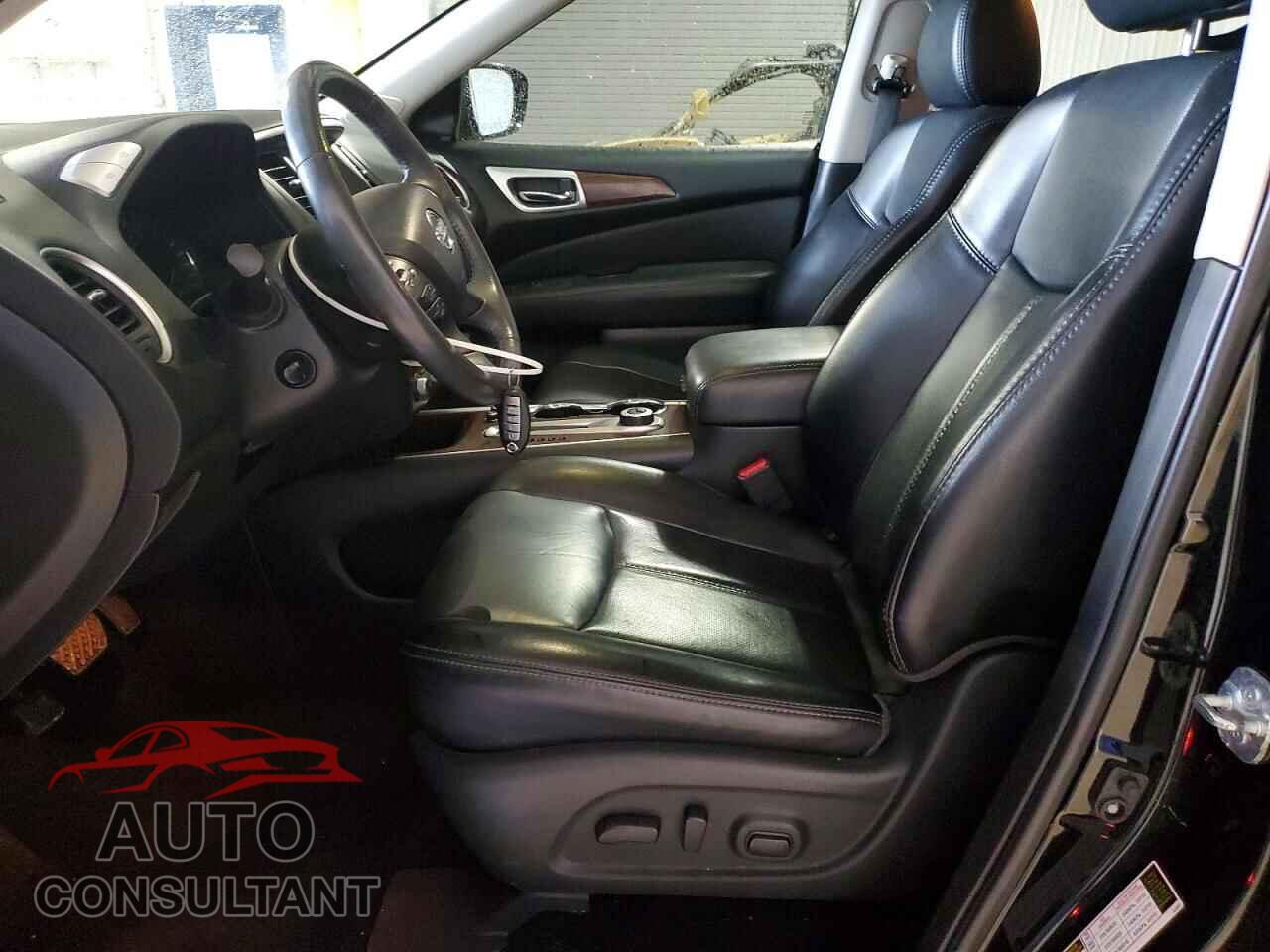 NISSAN PATHFINDER 2017 - 5N1DR2MM8HC679652