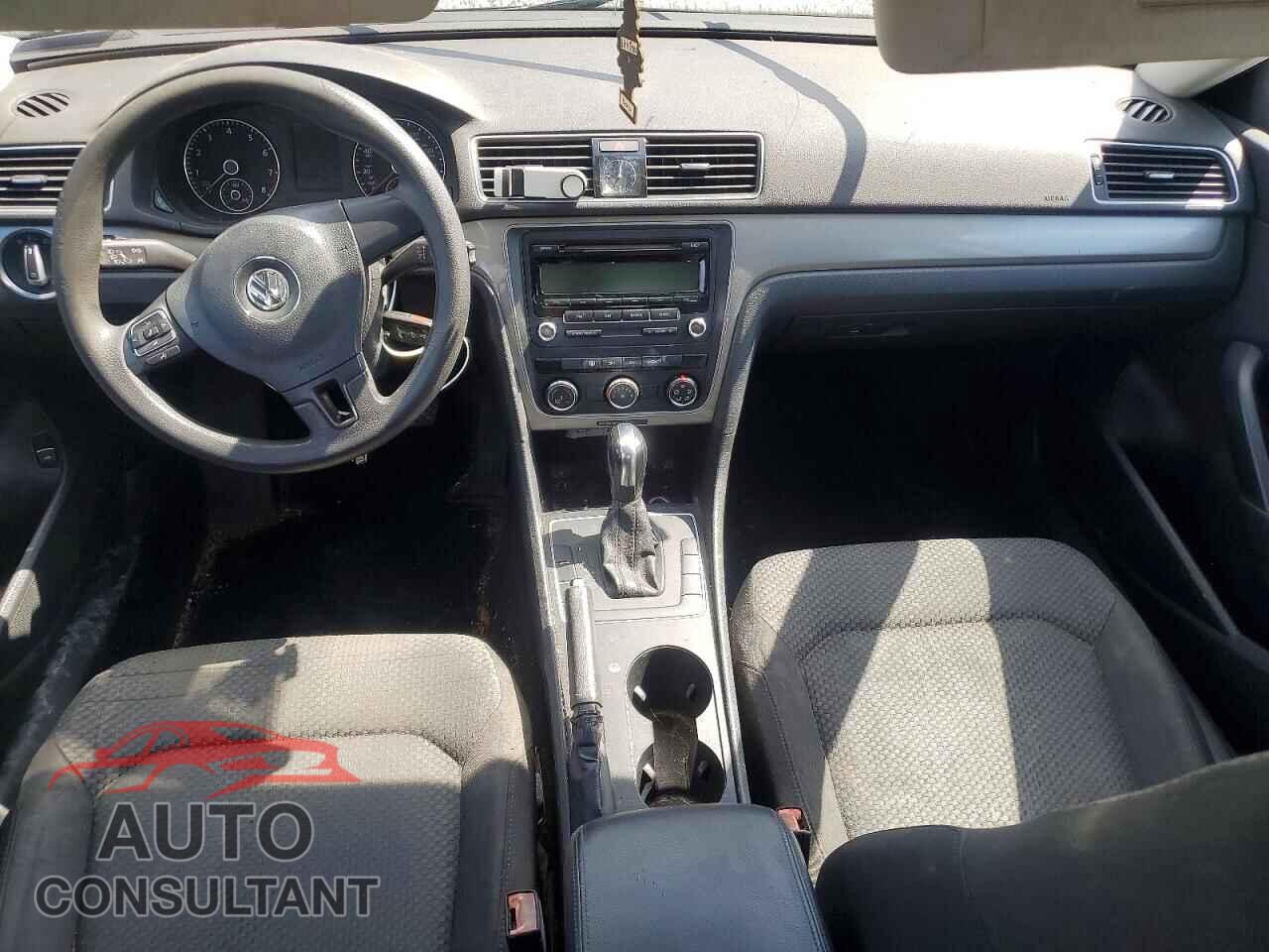 VOLKSWAGEN PASSAT 2013 - 1VWAP7A33DC009794