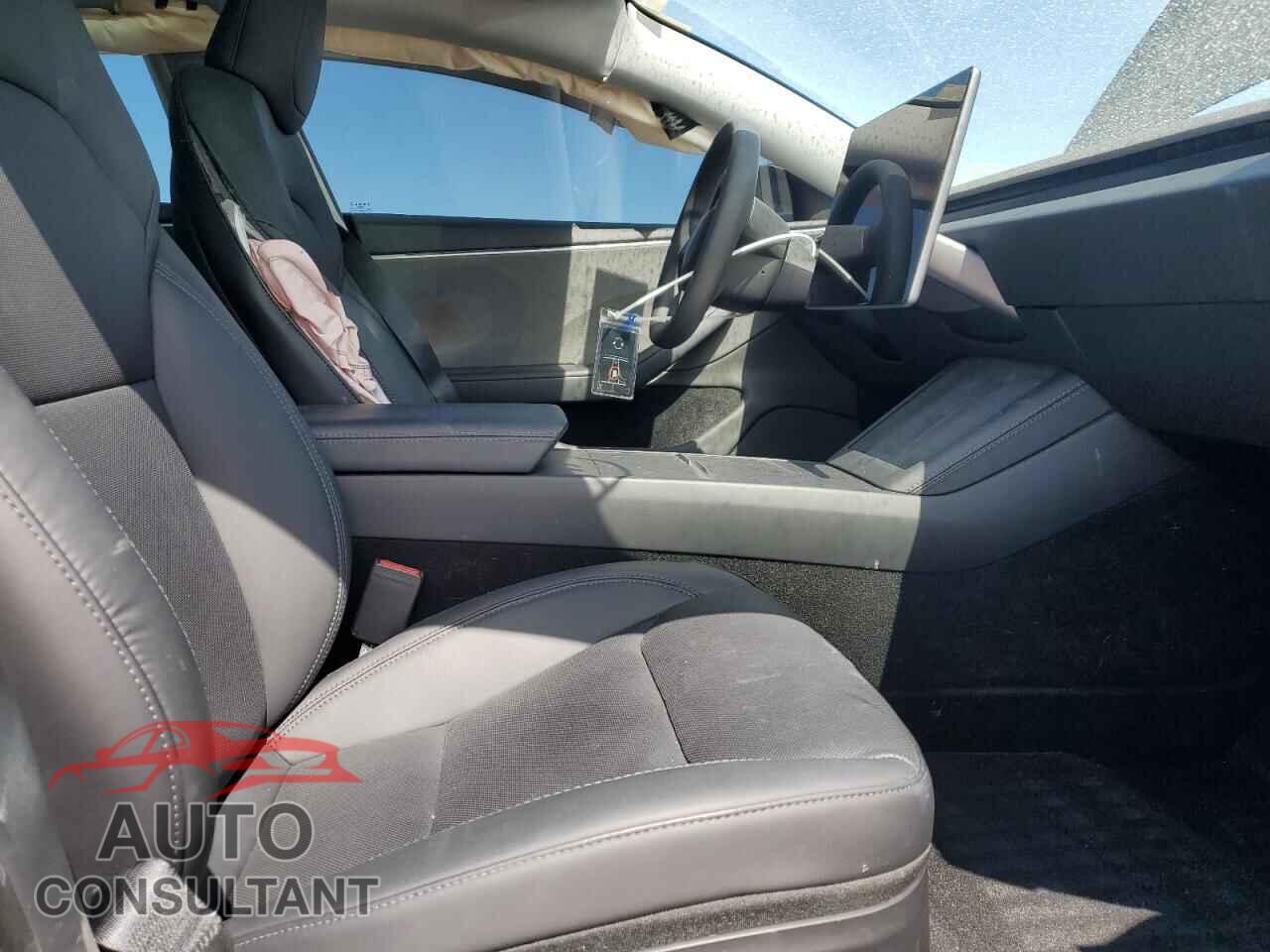 TESLA MODEL 3 2024 - 5YJ3E1EA9RF765552