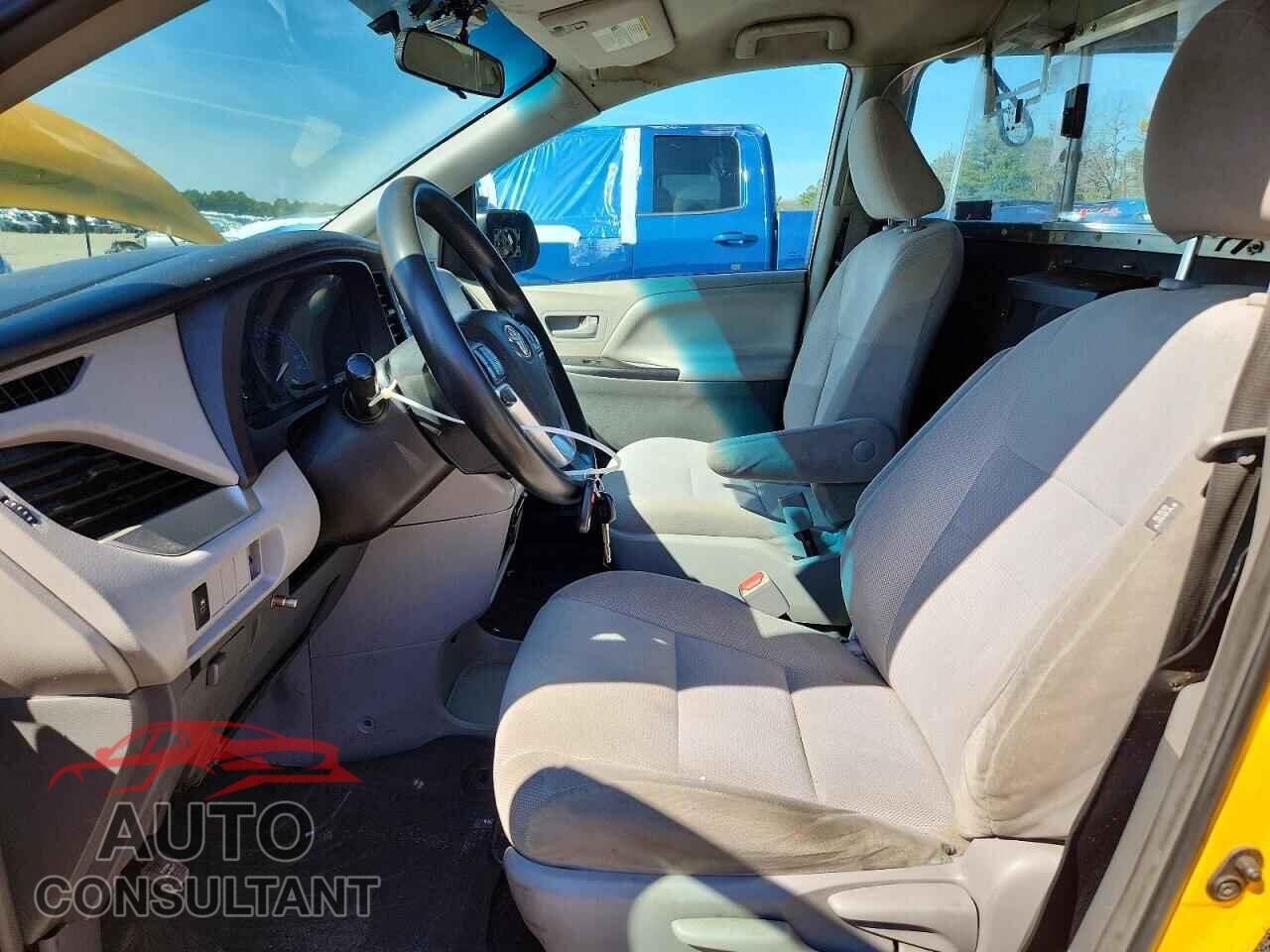 TOYOTA SIENNA 2018 - 5TDZZ3DC1JS920625