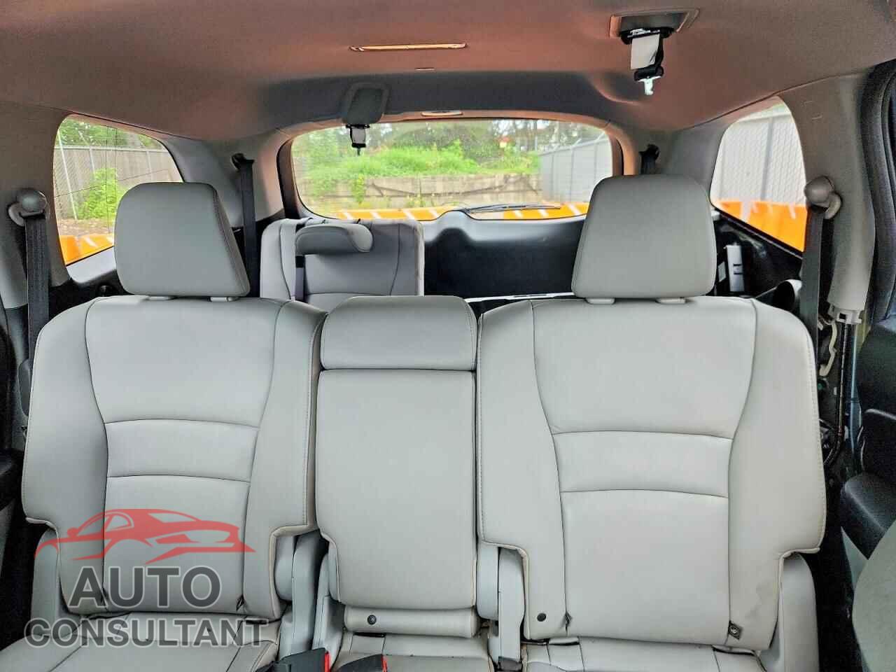 HONDA PILOT 2017 - 5FNYF6H57HB066966