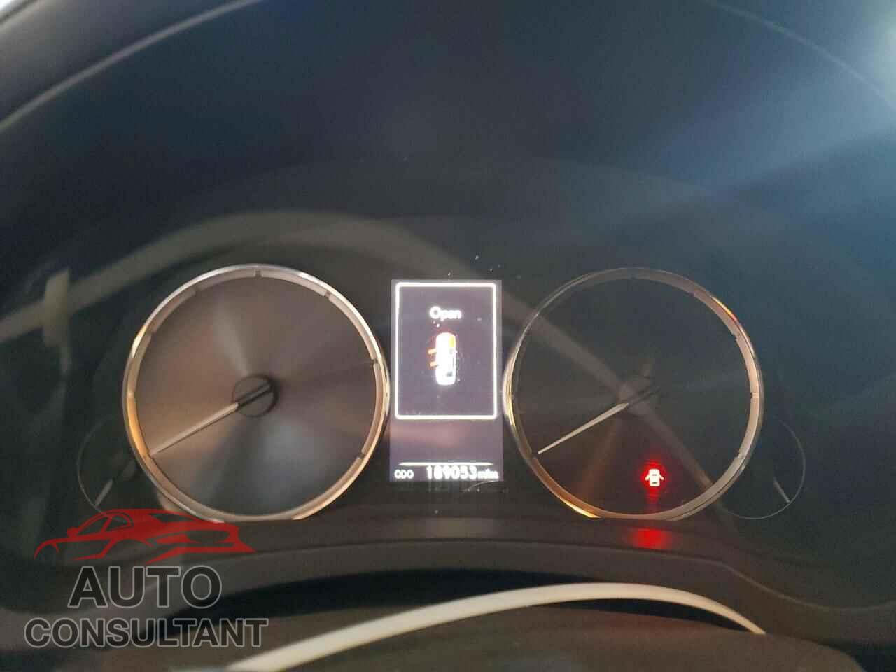 LEXUS IS 2018 - JTHBA1D2XJ5072866